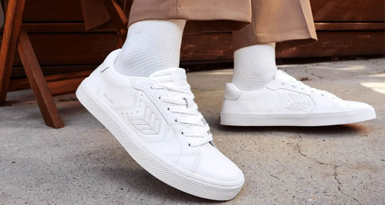 Cariuma Sneakers
