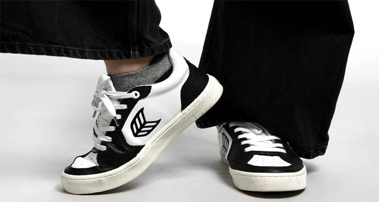 Cariuma Sneakers